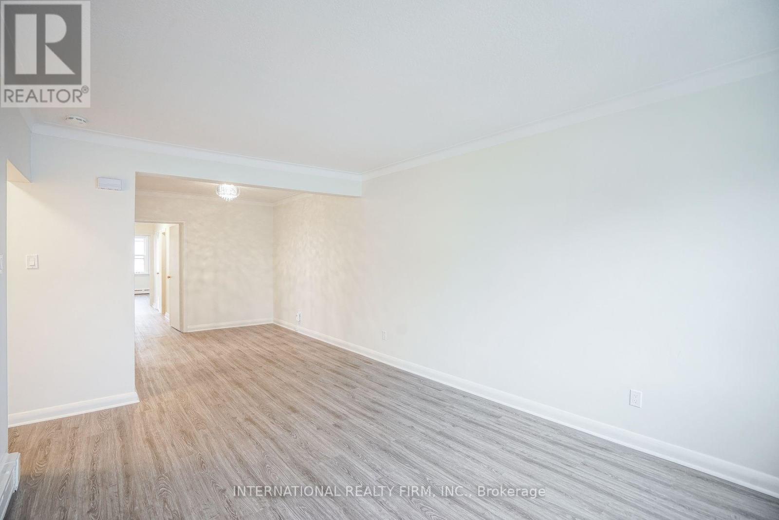 3 - 293 Indian Grove W, Toronto, Ontario M6P 2H6 - Photo 4 - W13582318