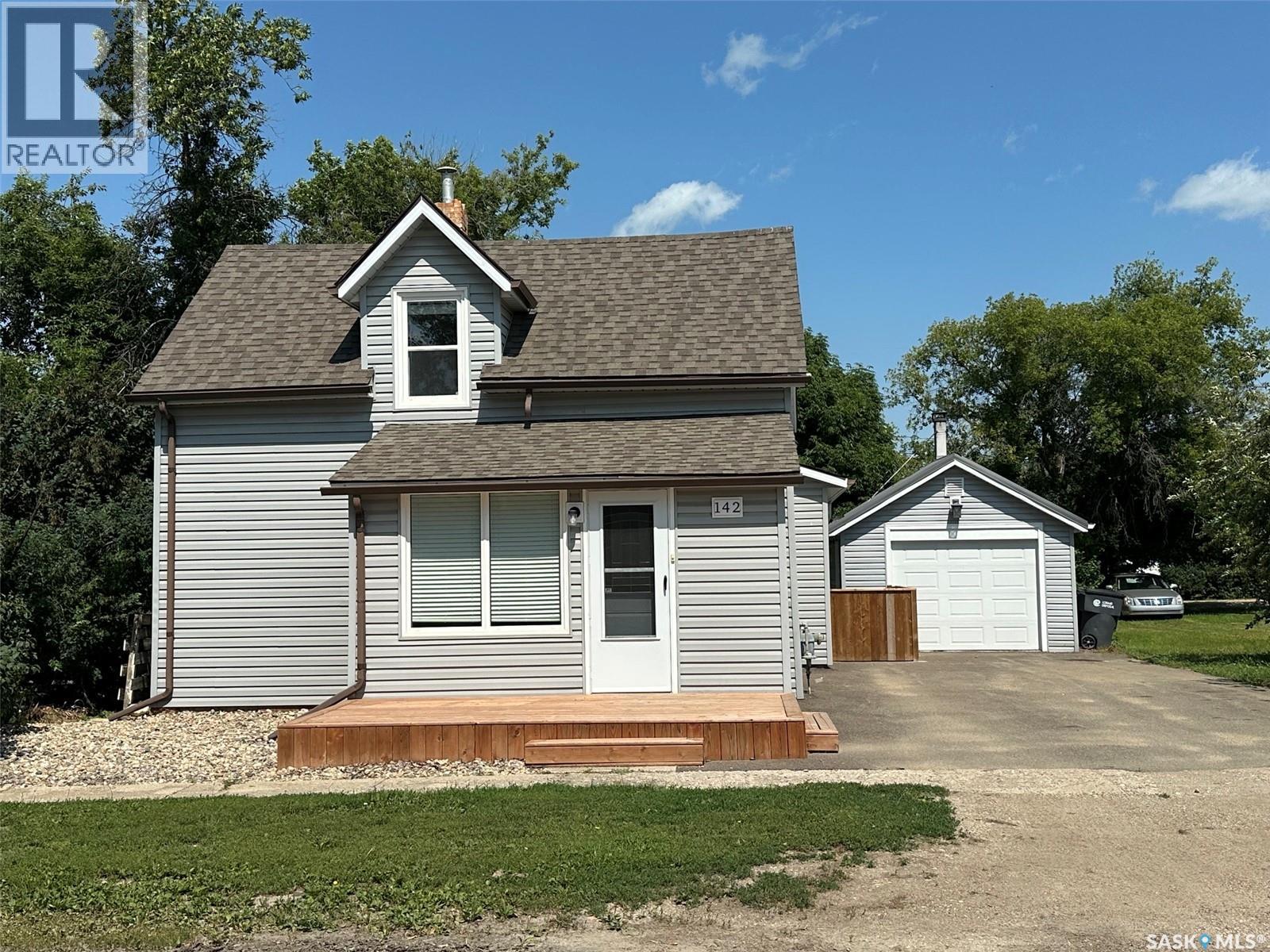 142 2nd AVENUE W, Central Butte, Saskatchewan