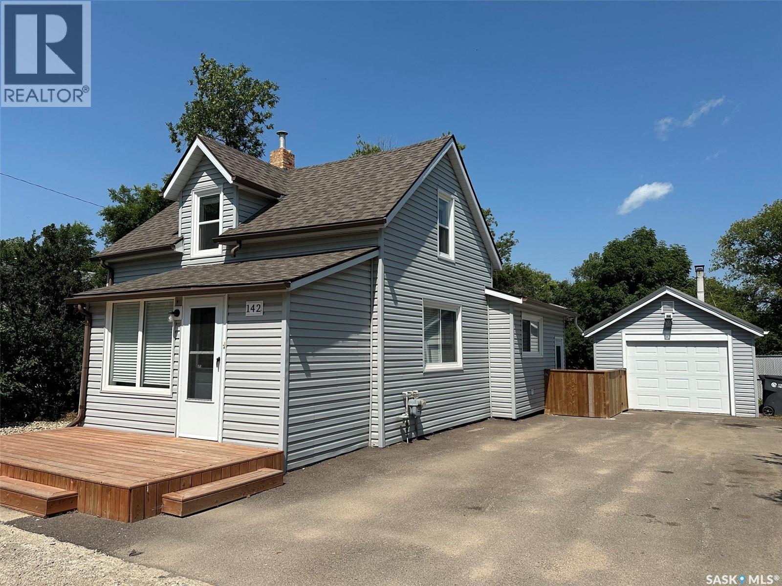 142 2nd Avenue W, Central Butte, Saskatchewan  S0H 0T0 - Photo 2 - SK043044
