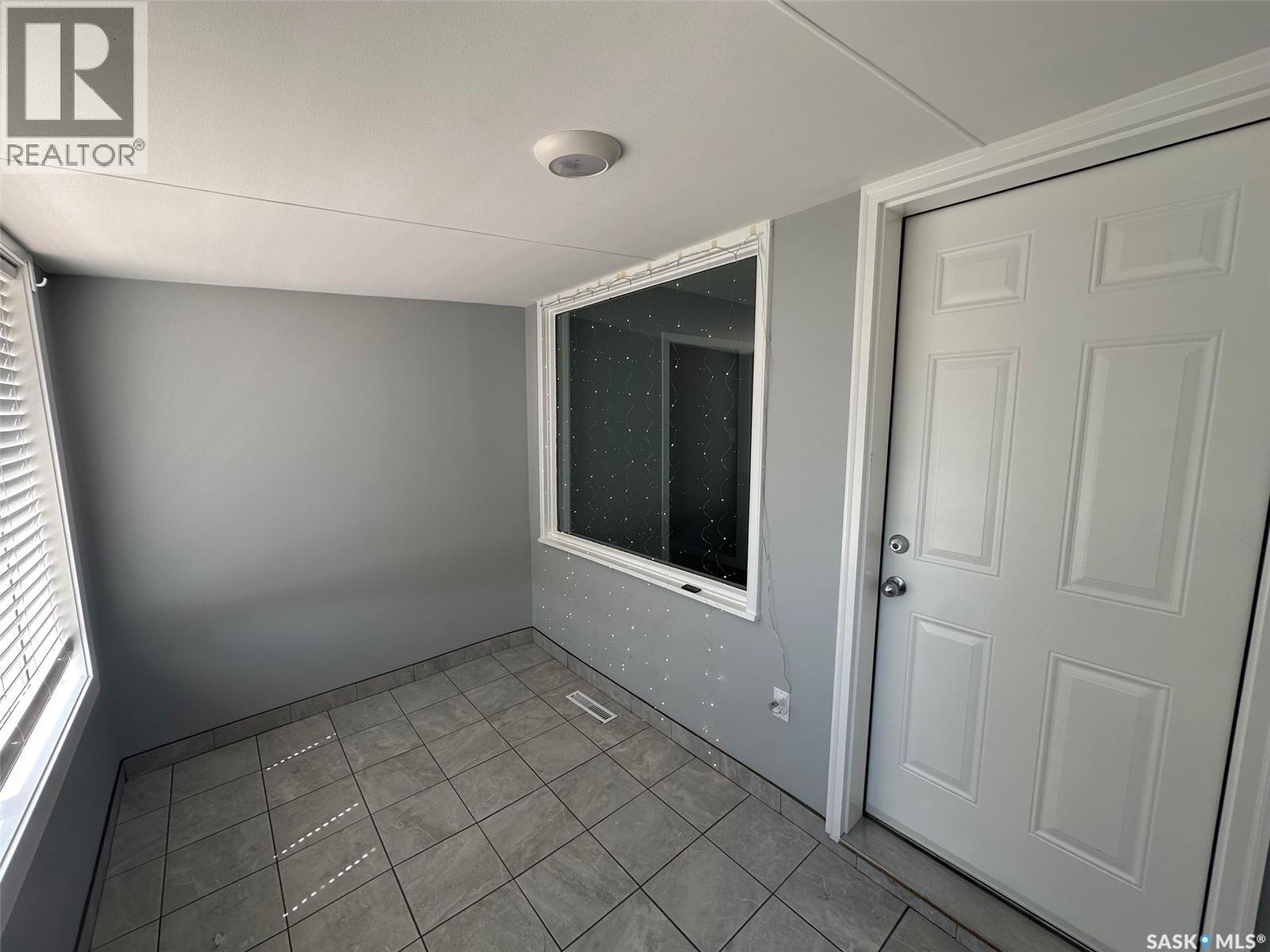 142 2nd Avenue W, Central Butte, Saskatchewan  S0H 0T0 - Photo 3 - SK043044
