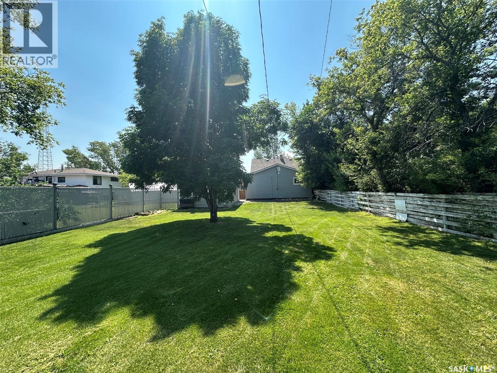 142 2nd Avenue W, Central Butte, Saskatchewan  S0H 0T0 - Photo 32 - SK043044