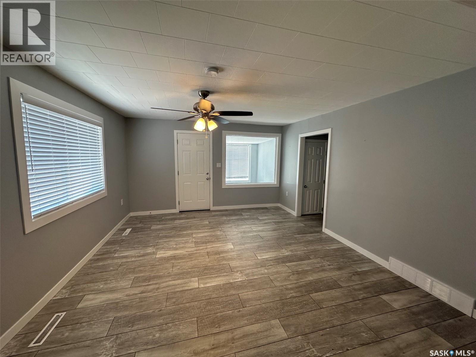 142 2nd Avenue W, Central Butte, Saskatchewan  S0H 0T0 - Photo 6 - SK043044