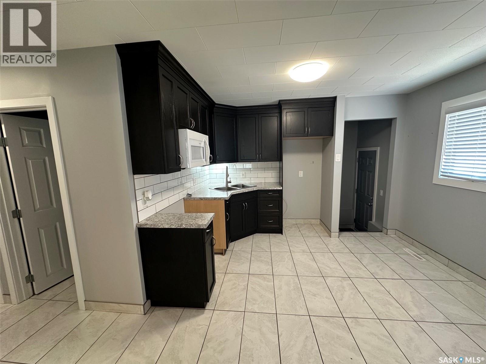 142 2nd Avenue W, Central Butte, Saskatchewan  S0H 0T0 - Photo 9 - SK043044