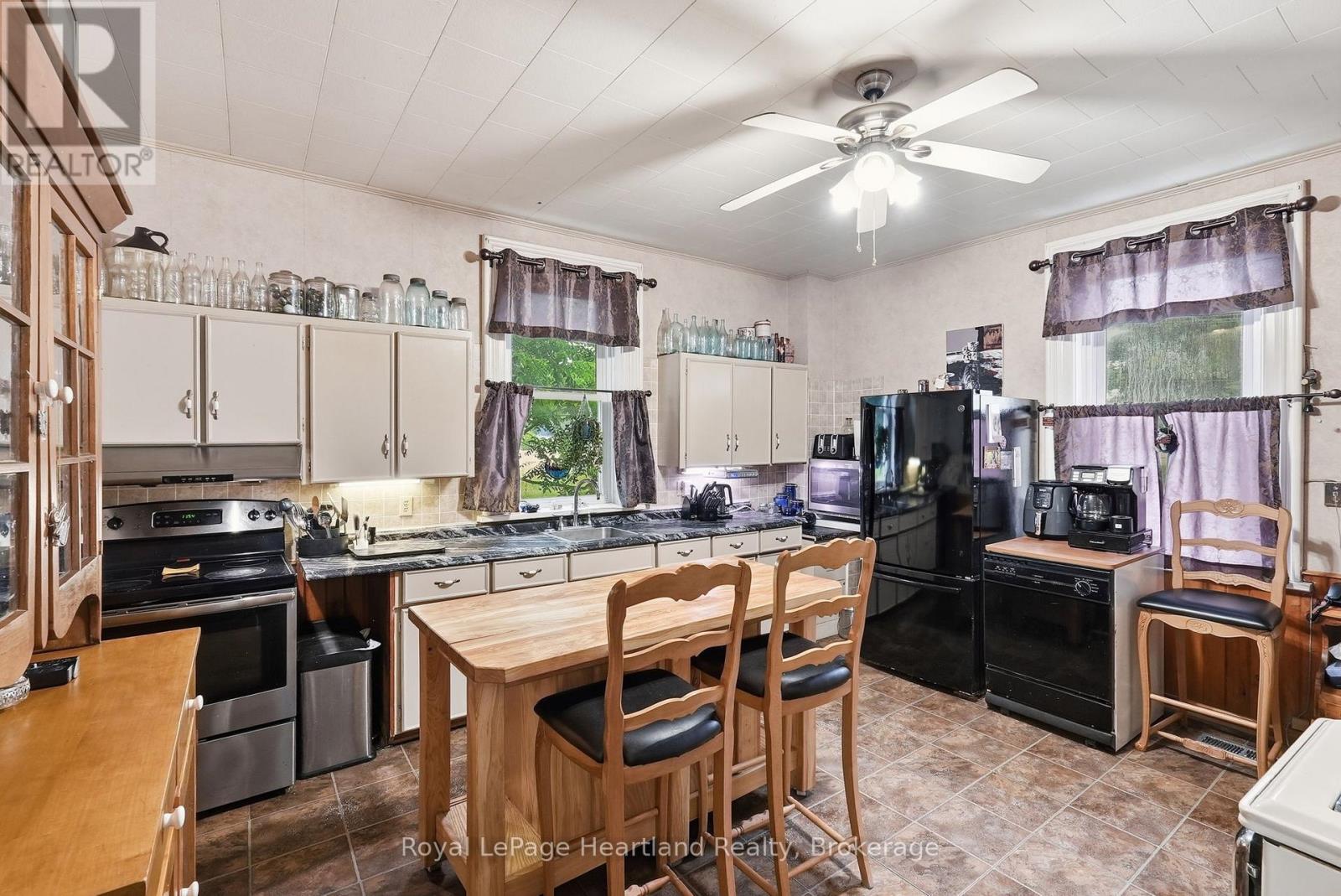 2037 Harriston Road, Howick, Ontario  N0G 1X0 - Photo 17 - X13582420