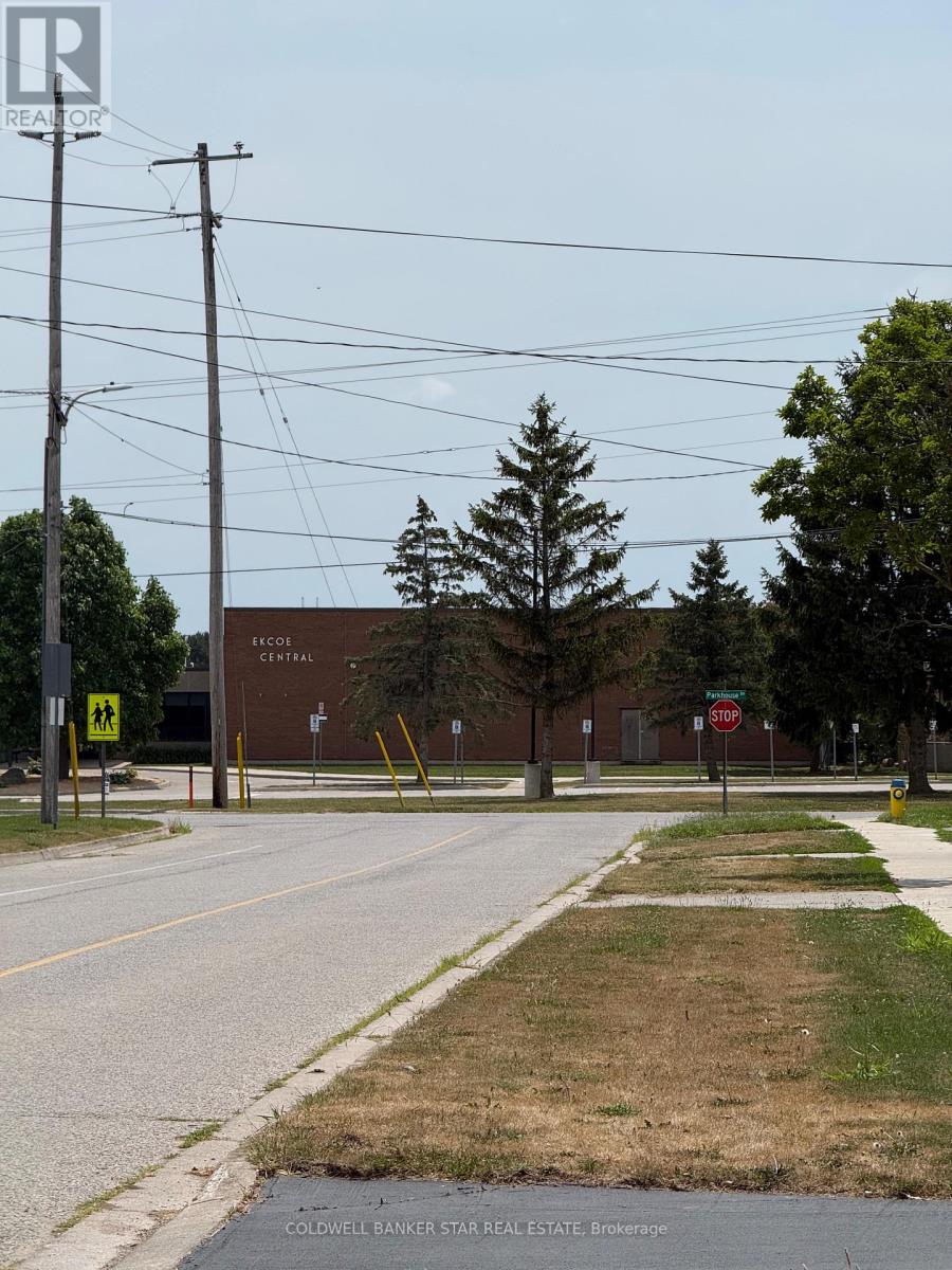 112 Victoria Street, Southwest Middlesex, Ontario N0L 1M0 - Photo 2 - X13582396