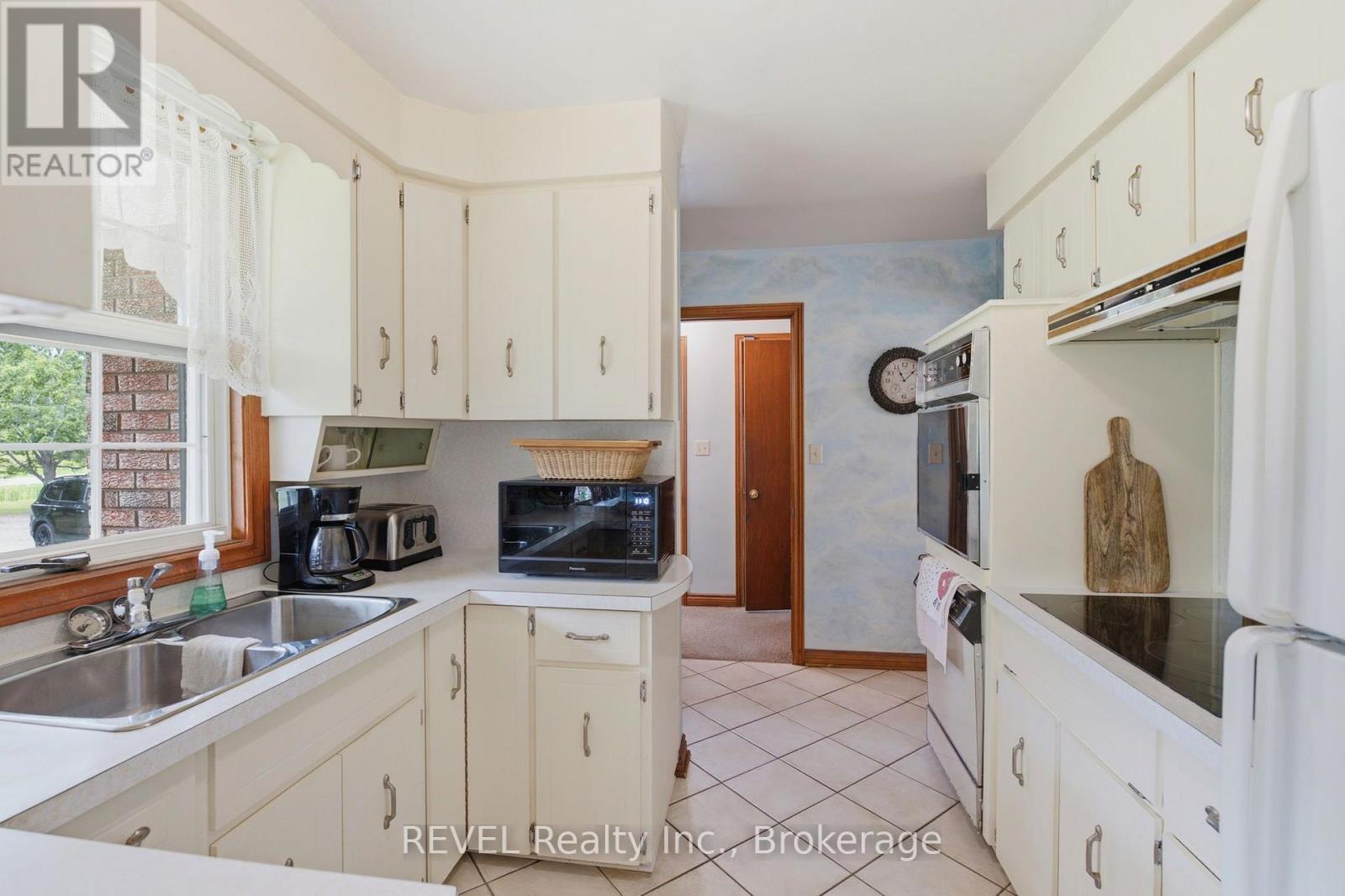 4325 White Road, Port Colborne, Ontario  L3B 5N7 - Photo 11 - X13582438