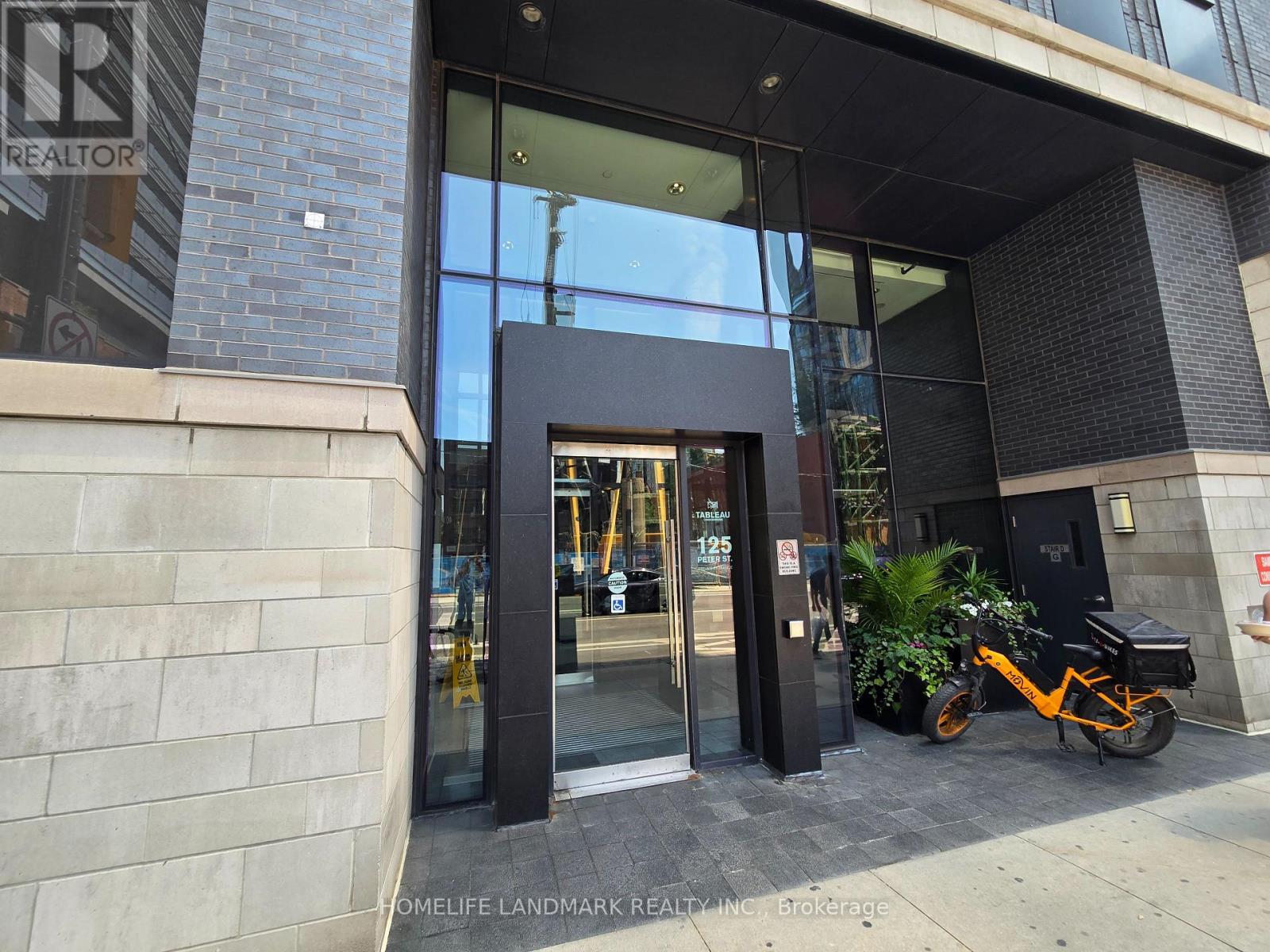 2610 - 125 Peter Street, Toronto, Ontario  M5V 0M2 - Photo 3 - C13582460