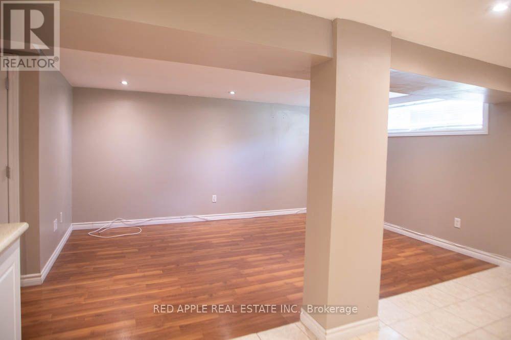 126 Longford Drive, Newmarket, Ontario  L3Y 2Y5 - Photo 18 - N13582356