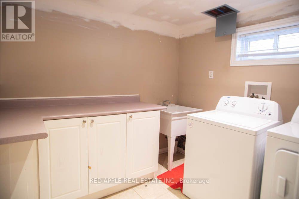 126 Longford Drive, Newmarket, Ontario  L3Y 2Y5 - Photo 28 - N13582356
