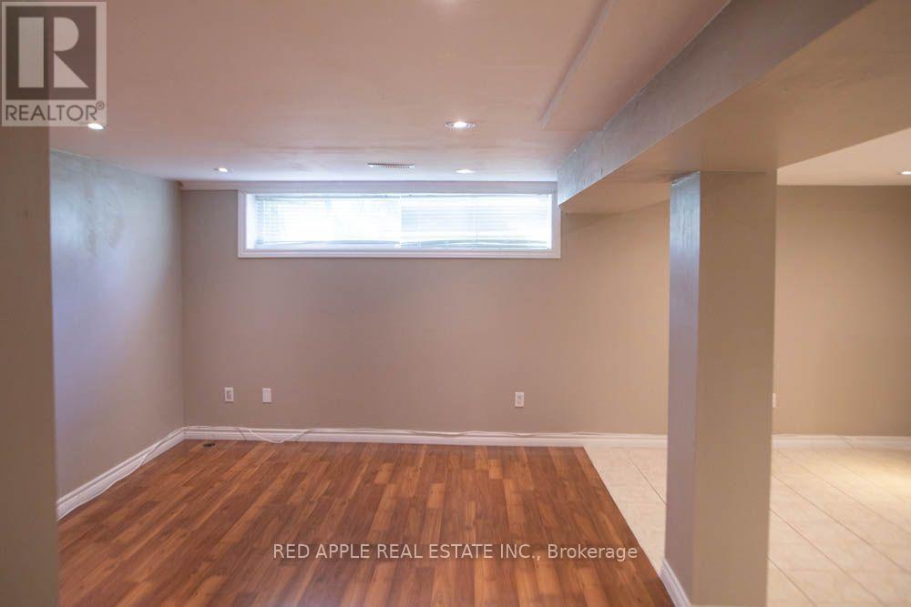 126 Longford Drive, Newmarket, Ontario  L3Y 2Y5 - Photo 5 - N13582356