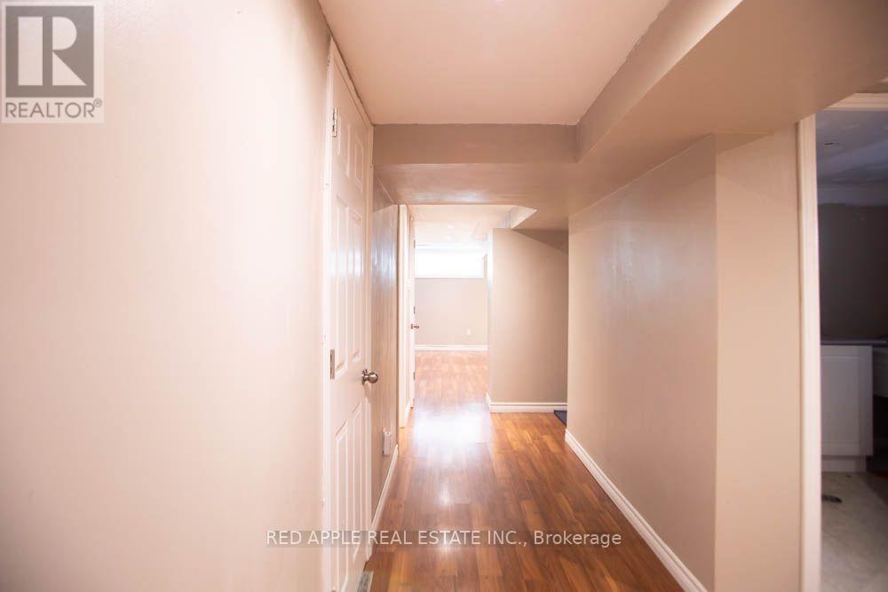 126 Longford Drive, Newmarket, Ontario  L3Y 2Y5 - Photo 9 - N13582356