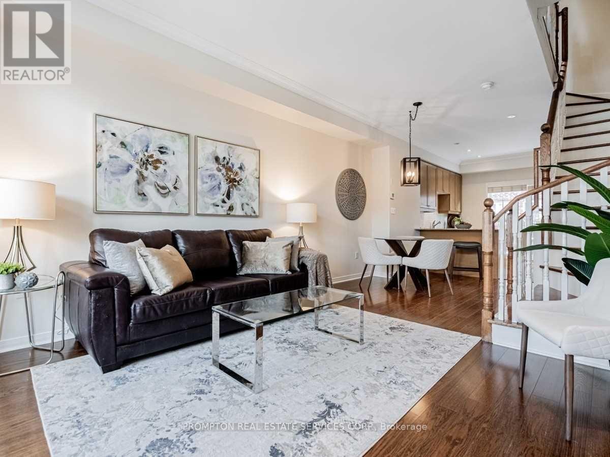 42 - 99 The Queensway, Toronto, Ontario M6S 5B4 - Photo 2 - W13582378