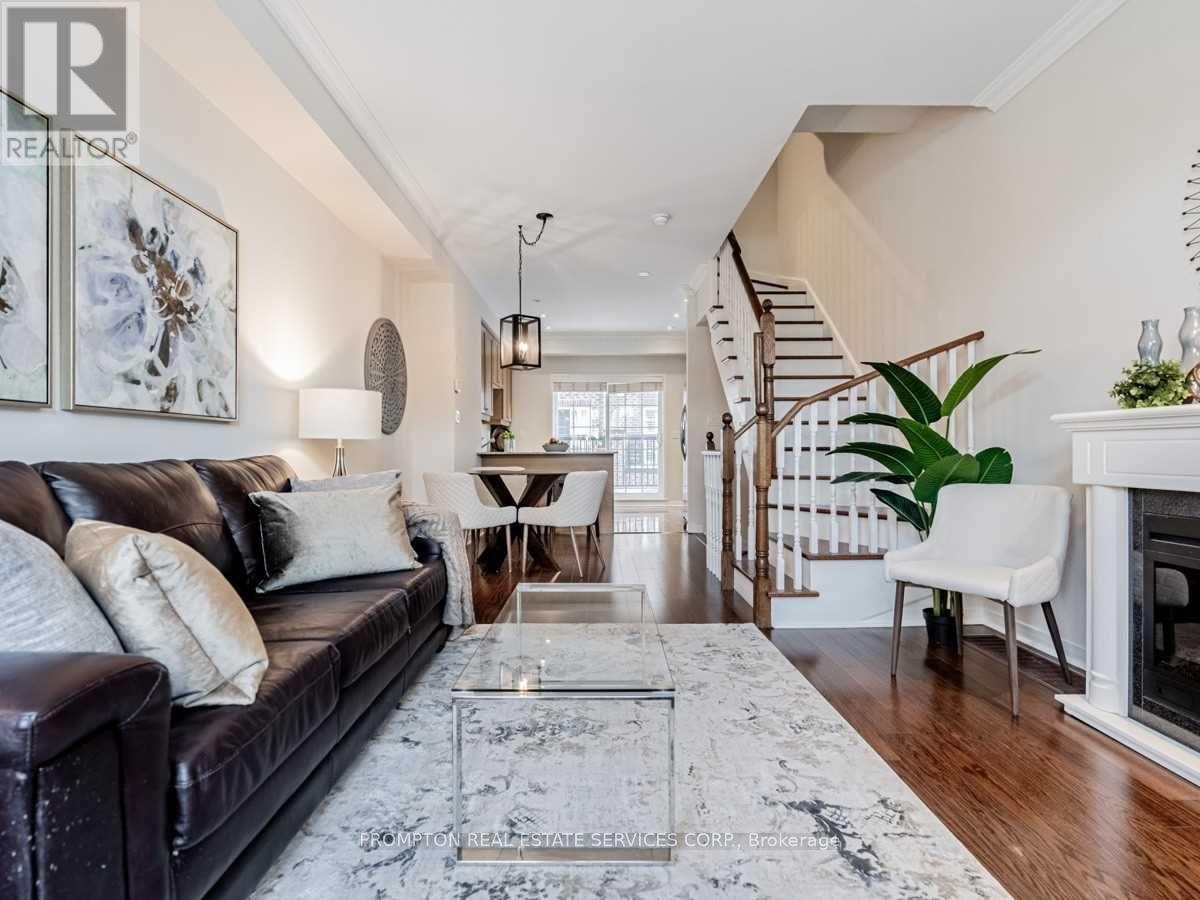 42 - 99 The Queensway, Toronto, Ontario M6S 5B4 - Photo 3 - W13582378