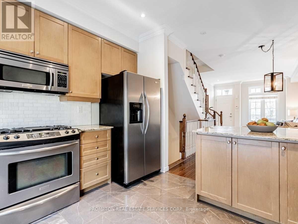 42 - 99 The Queensway, Toronto, Ontario M6S 5B4 - Photo 4 - W13582378