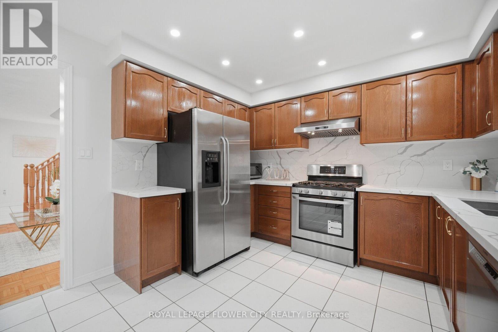25 Skylar Circle, Brampton, Ontario L6P 0Z4 - Photo 10 - W13582456