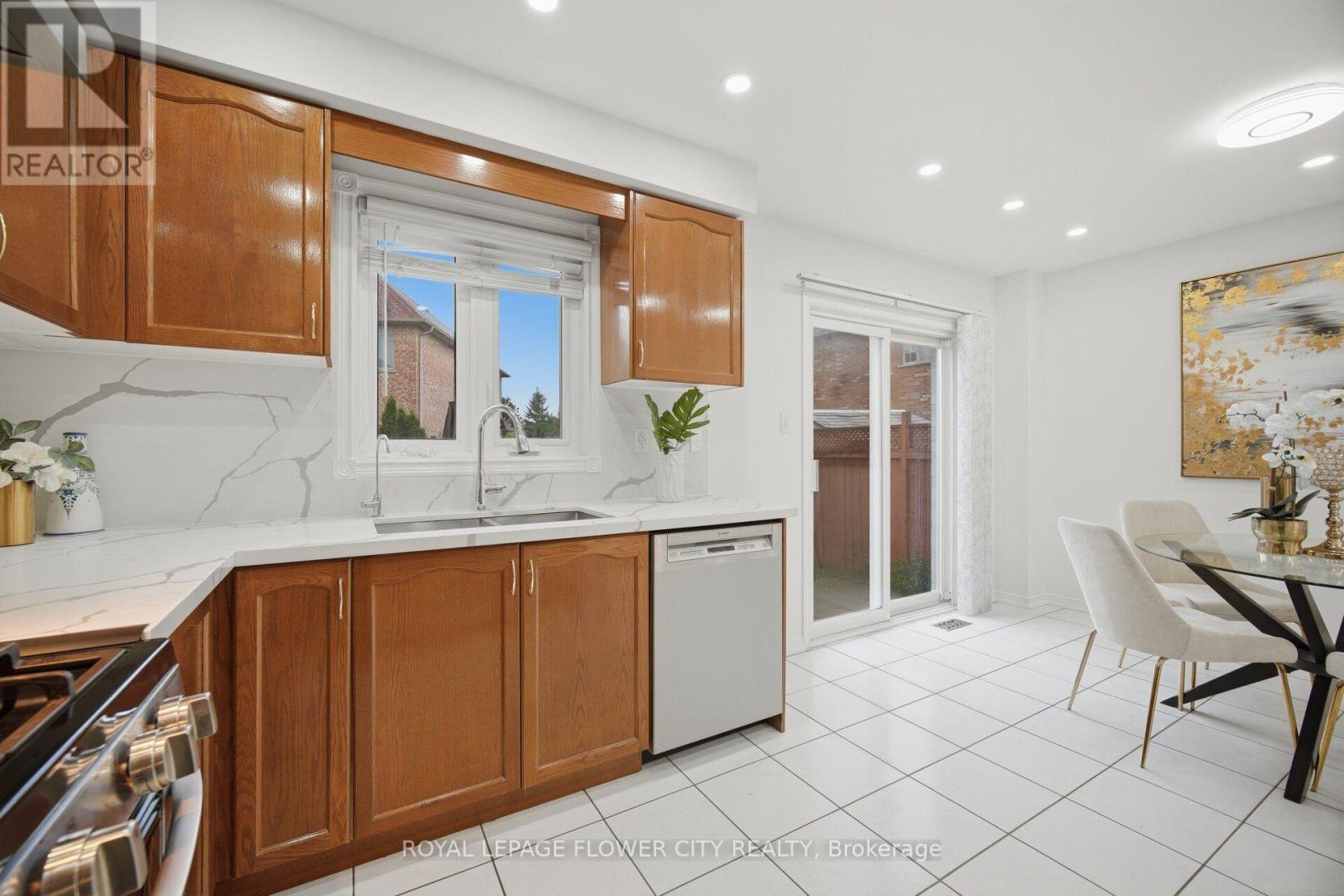 25 Skylar Circle, Brampton, Ontario L6P 0Z4 - Photo 13 - W13582456