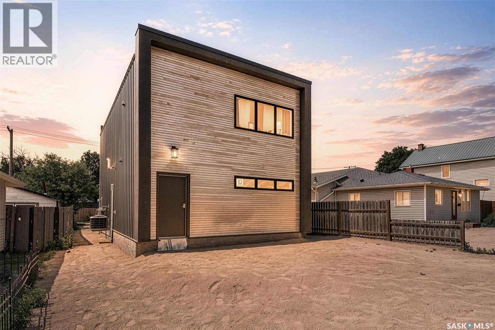 424 9th AVENUE W, Moose Jaw, Saskatchewan