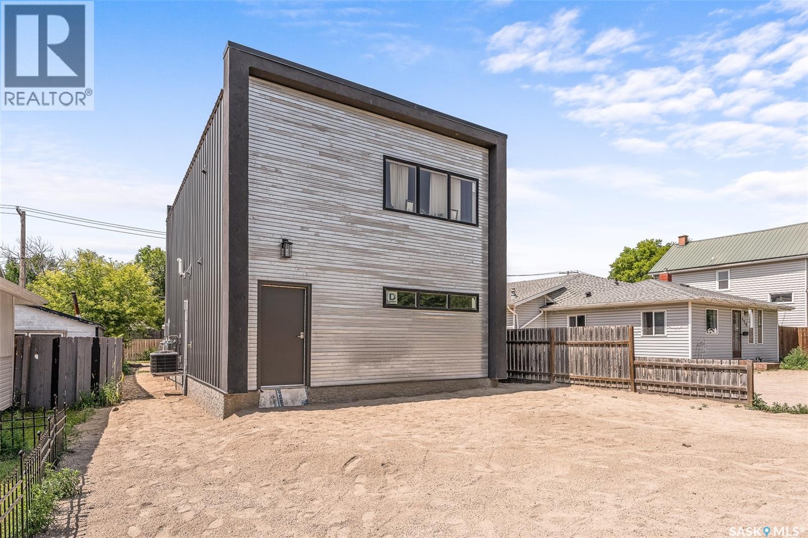 424 9th Avenue W, Moose Jaw, Saskatchewan  S6H 4H5 - Photo 4 - SK043045