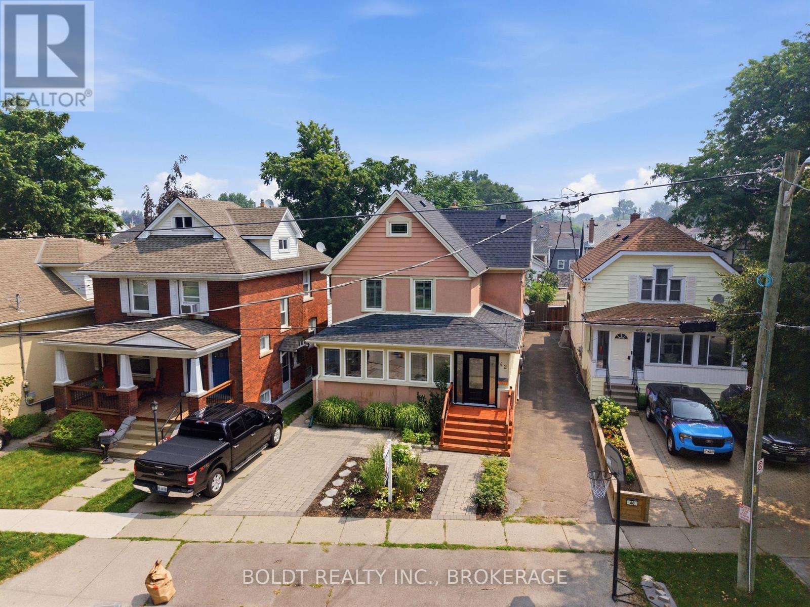 42 Thomas Street, St. Catharines (Downtown), Ontario L2R 6L9 - Photo 2 - X13582496