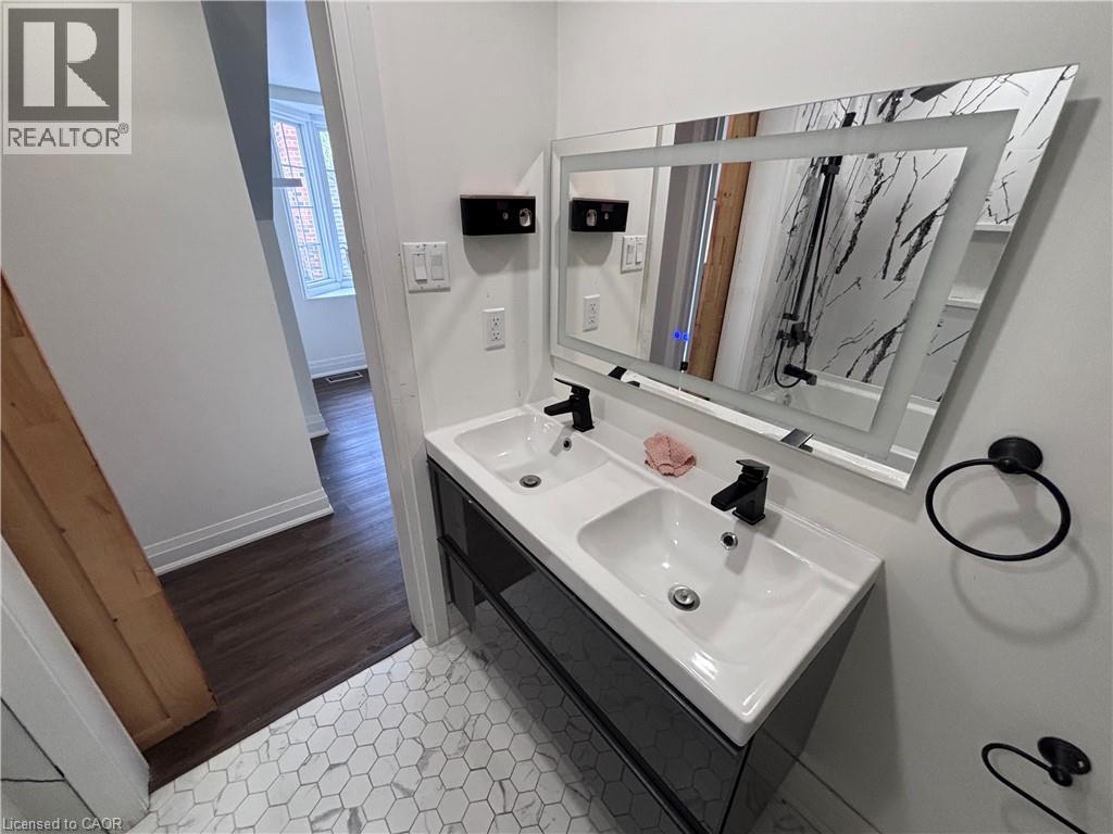 122 Queensdale Avenue E, Hamilton, Ontario  L9A 1K3 - Photo 13 - 40838560