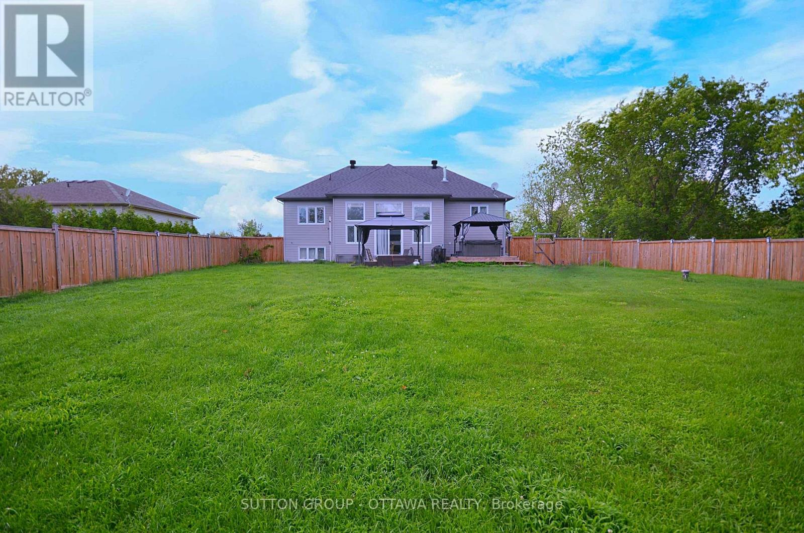 588 Russell Road, Clarence-Rockland, Ontario K0A 2A0 - Photo 2 - X13582568