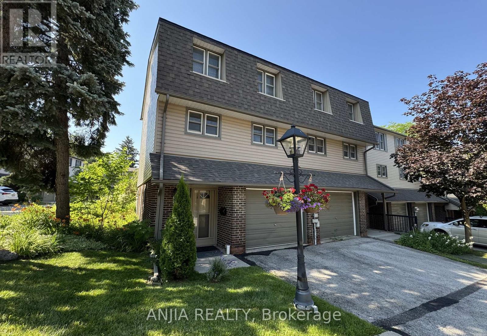 7 PURPLE SAGEWAY, Toronto (Hillcrest Village)