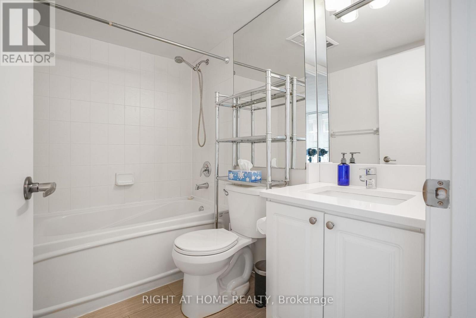 220 - 1000 King Street W, Toronto, Ontario  M6K 3N1 - Photo 17 - C13582562