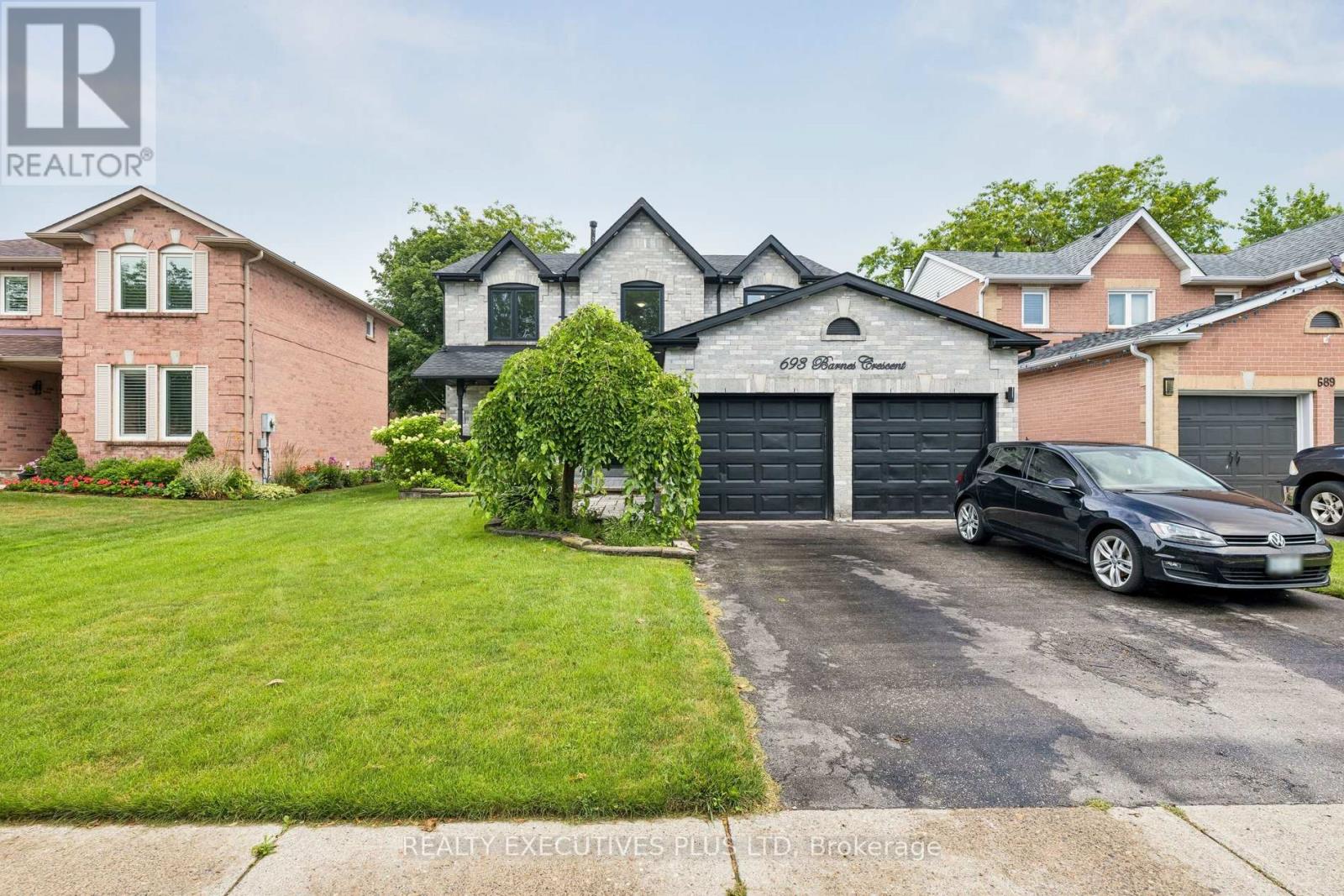 693 BARNES CRESCENT, Oshawa, Ontario