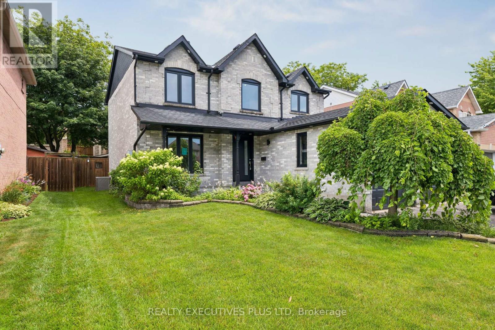 693 Barnes Crescent, Oshawa, Ontario  L1J 8K2 - Photo 3 - E13579782
