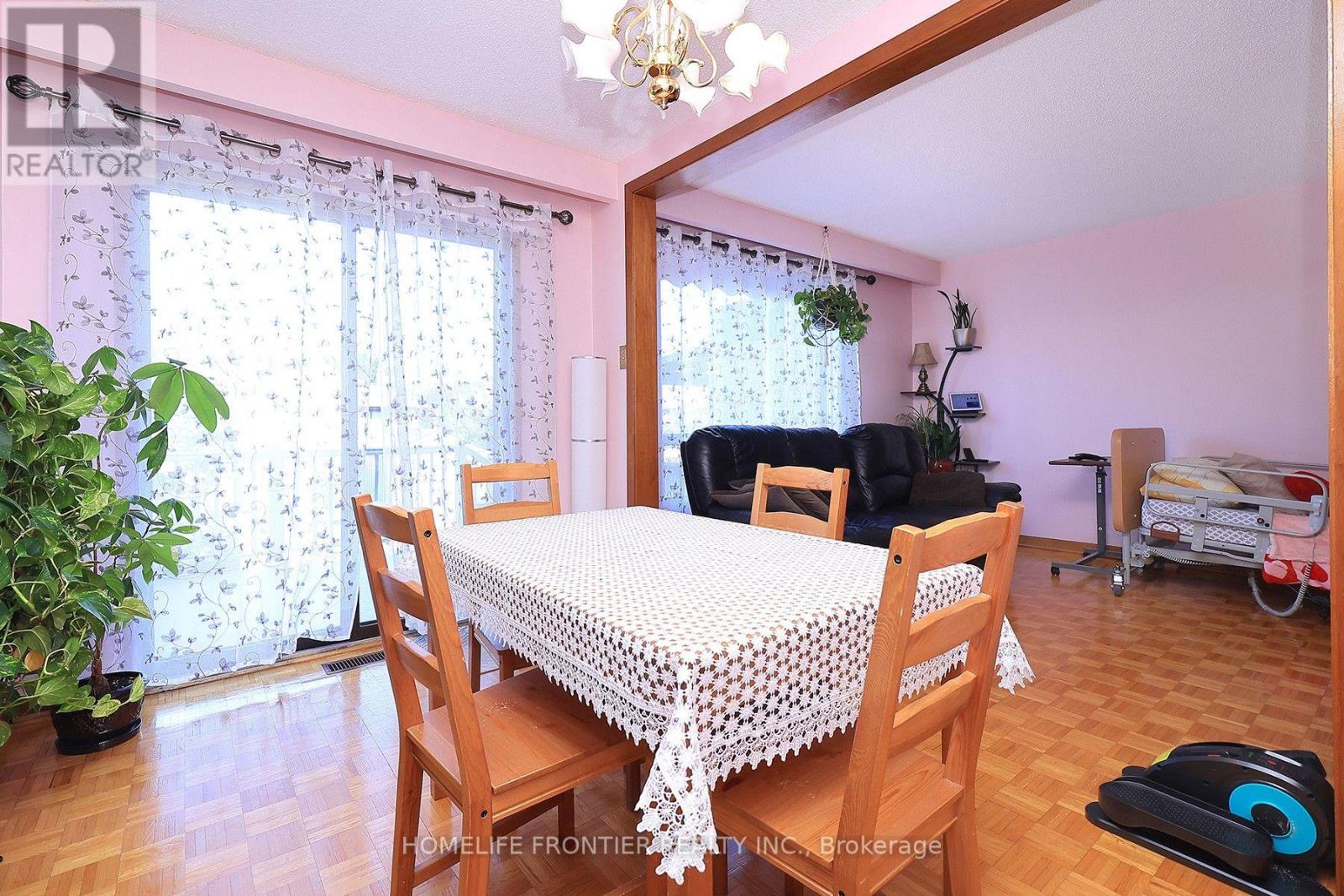 239 Beta Street, Toronto, Ontario  M8W 4H7 - Photo 4 - W13582588