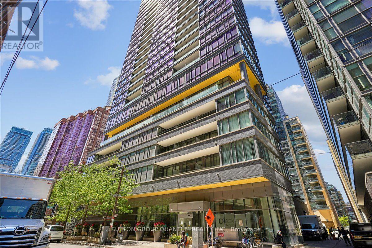 404 - 8 CHARLOTTE STREET, Toronto, Ontario