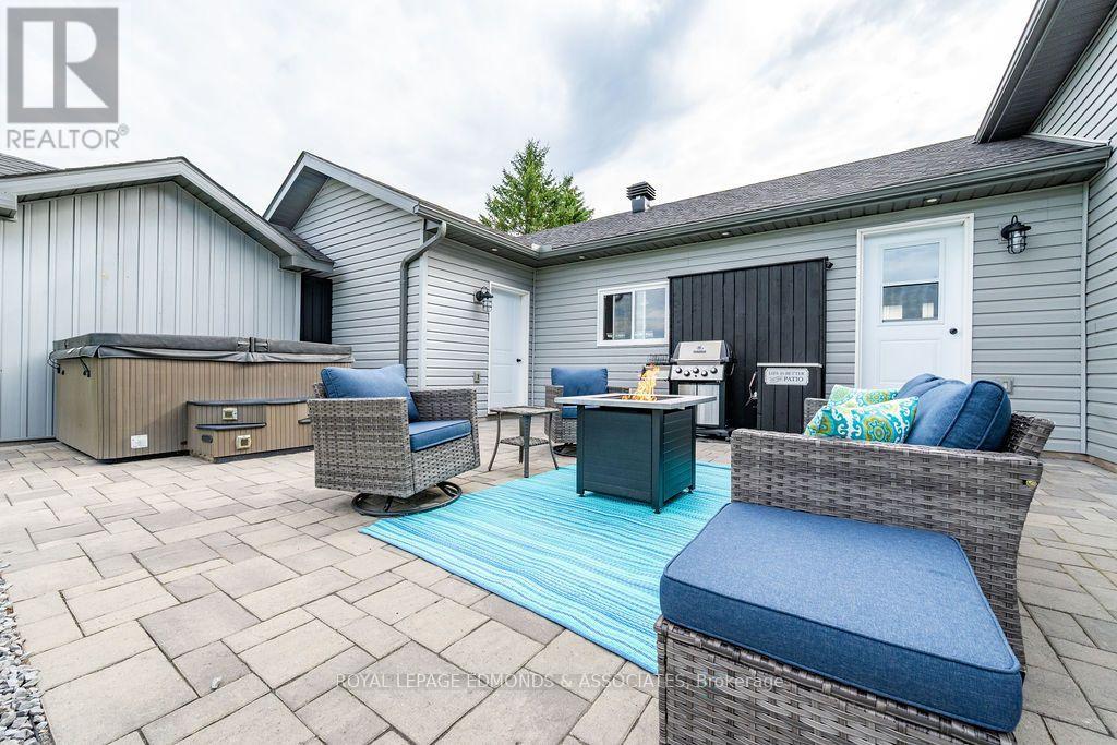 28 Carol Street, Laurentian Valley, Ontario K8A 6W6 - Photo 3 - X13582606
