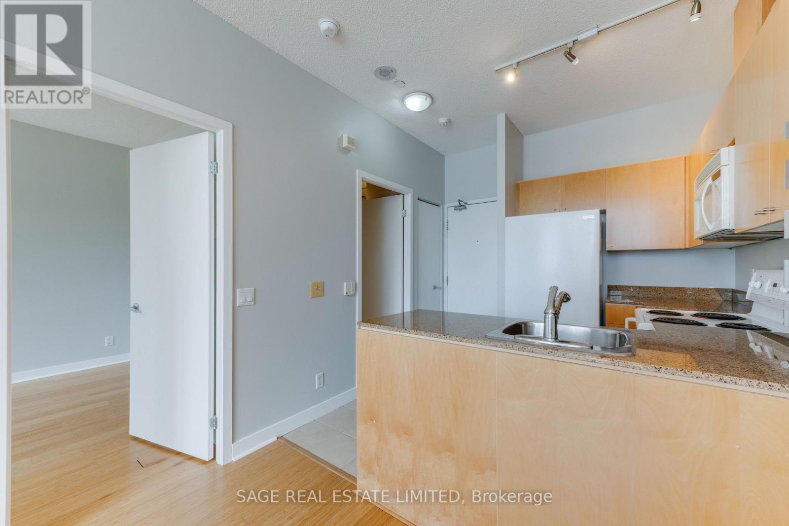 208 - 373 Front Street W, Toronto, Ontario M5V 3R7 - Photo 10 - C13582594