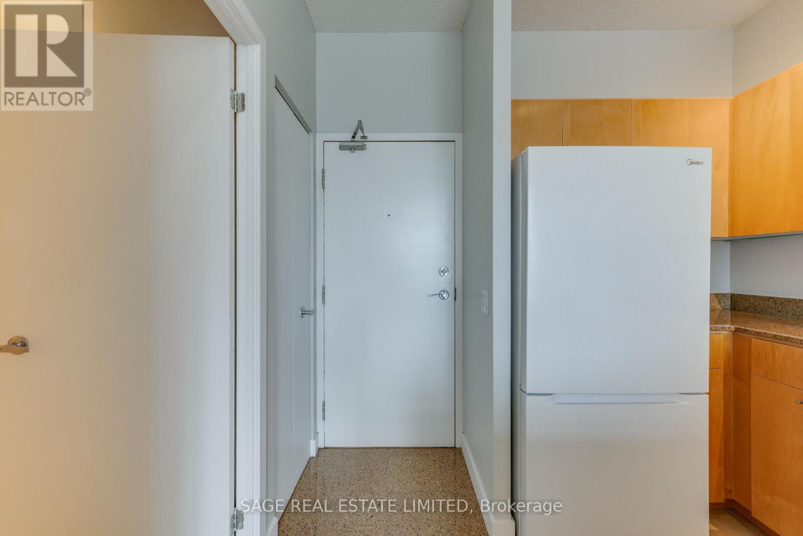 208 - 373 Front Street W, Toronto, Ontario M5V 3R7 - Photo 3 - C13582594