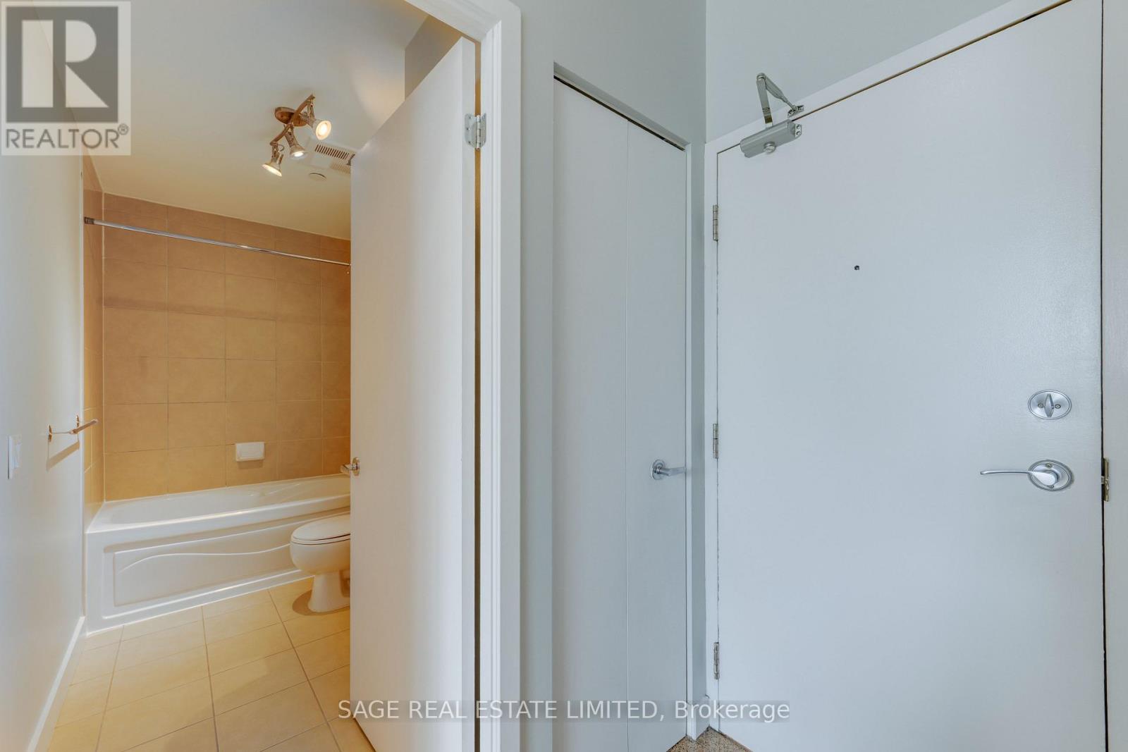 208 - 373 Front Street W, Toronto, Ontario M5V 3R7 - Photo 4 - C13582594