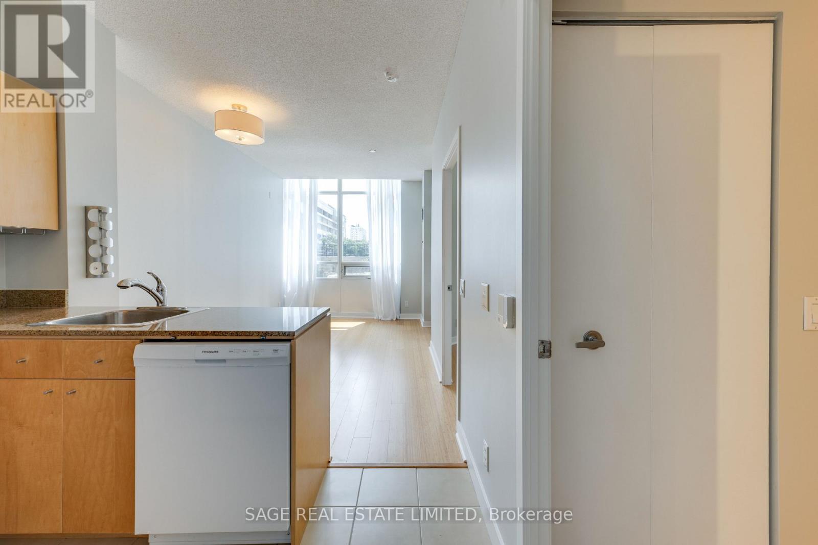 208 - 373 Front Street W, Toronto, Ontario M5V 3R7 - Photo 8 - C13582594