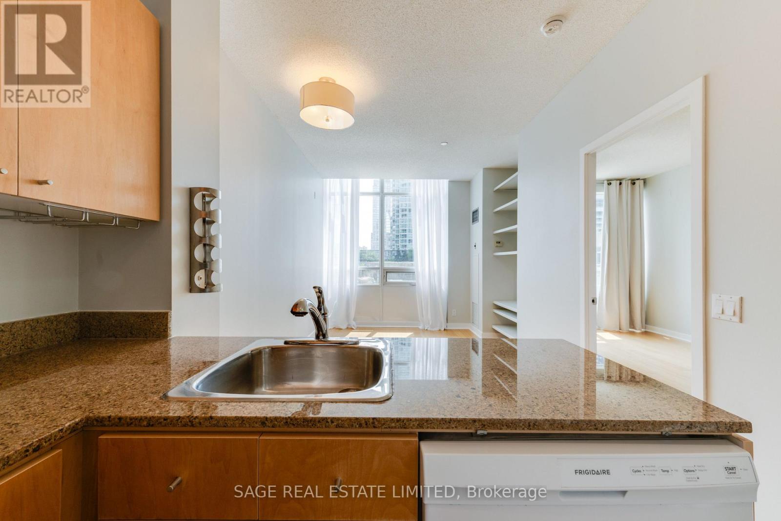 208 - 373 Front Street W, Toronto, Ontario M5V 3R7 - Photo 9 - C13582594