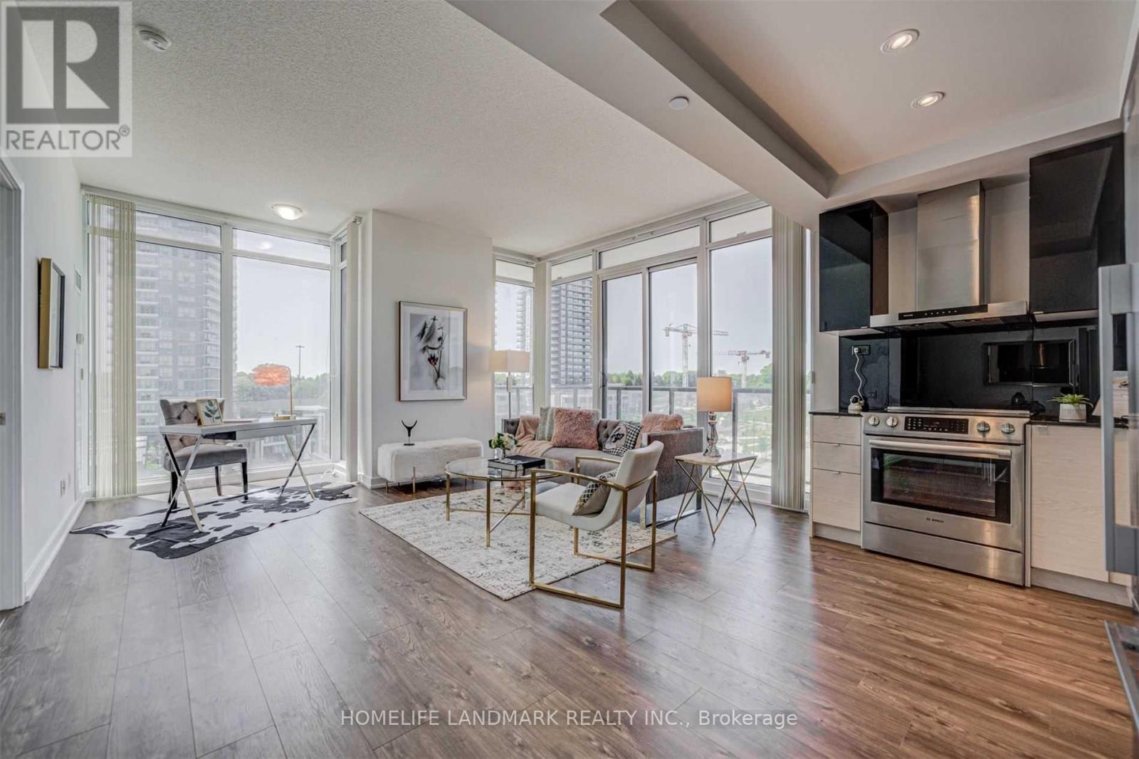 706 - 72 ESTHER SHINER BOULEVARD