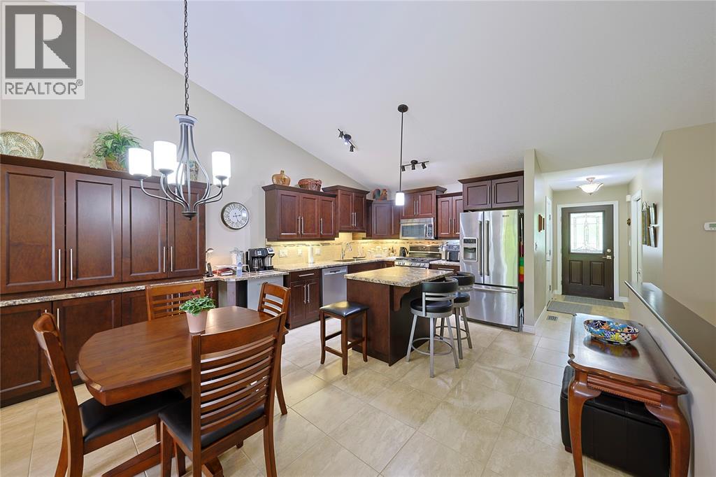 248 Bentley Court, Sarnia, Ontario  N7S 0E1 - Photo 5 - 26017358