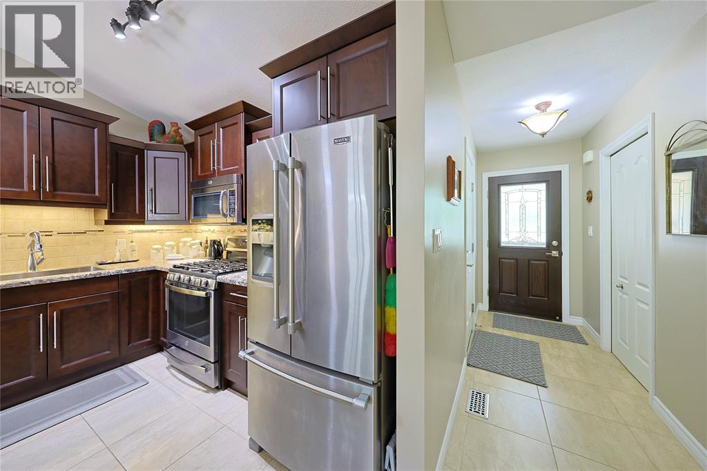 248 Bentley Court, Sarnia, Ontario  N7S 0E1 - Photo 8 - 26017358