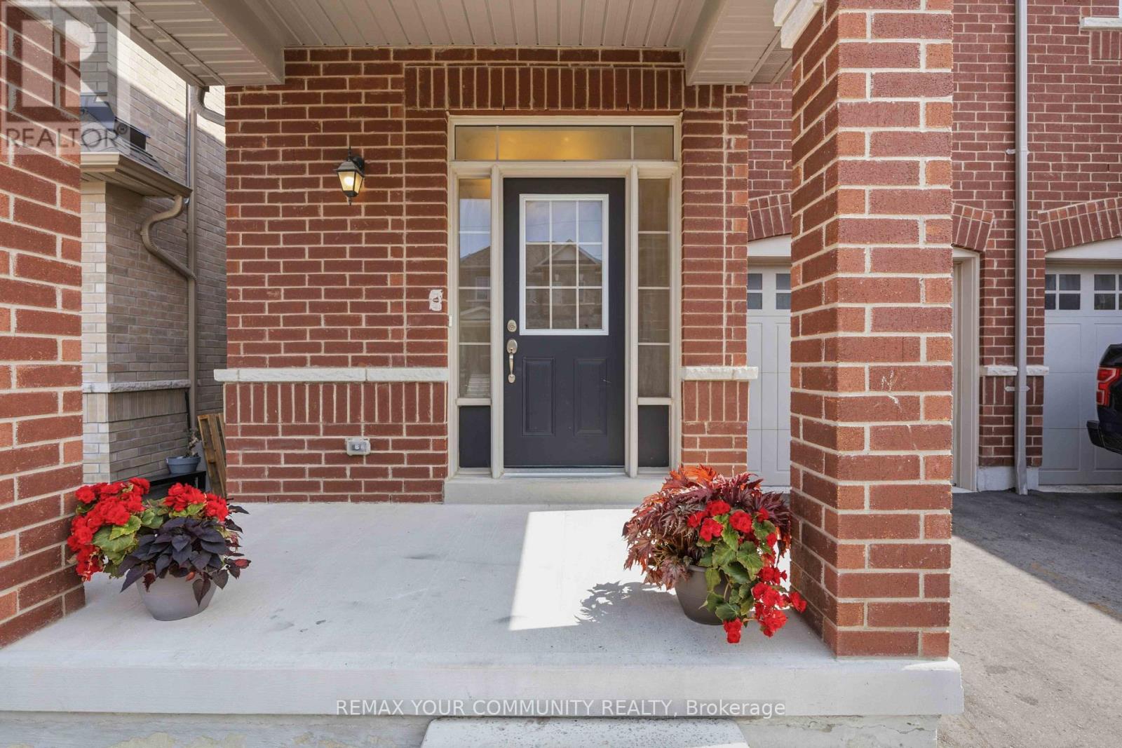 1117 Skyridge Boulevard, Pickering, Ontario L1X 0M8 - Photo 2 - E13571584