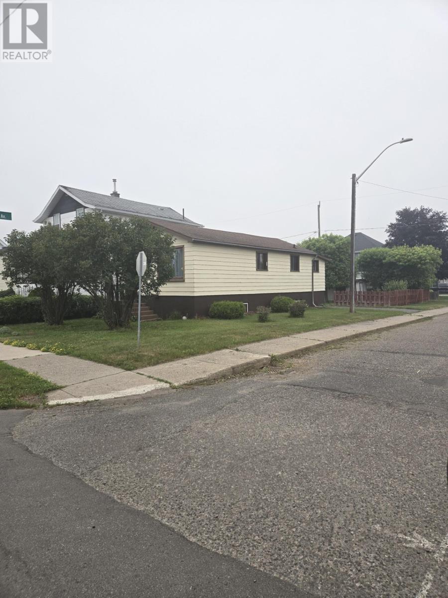 377 Empire St, Thunder Bay, Ontario  P7E 4S2 - Photo 3 - TB2602001