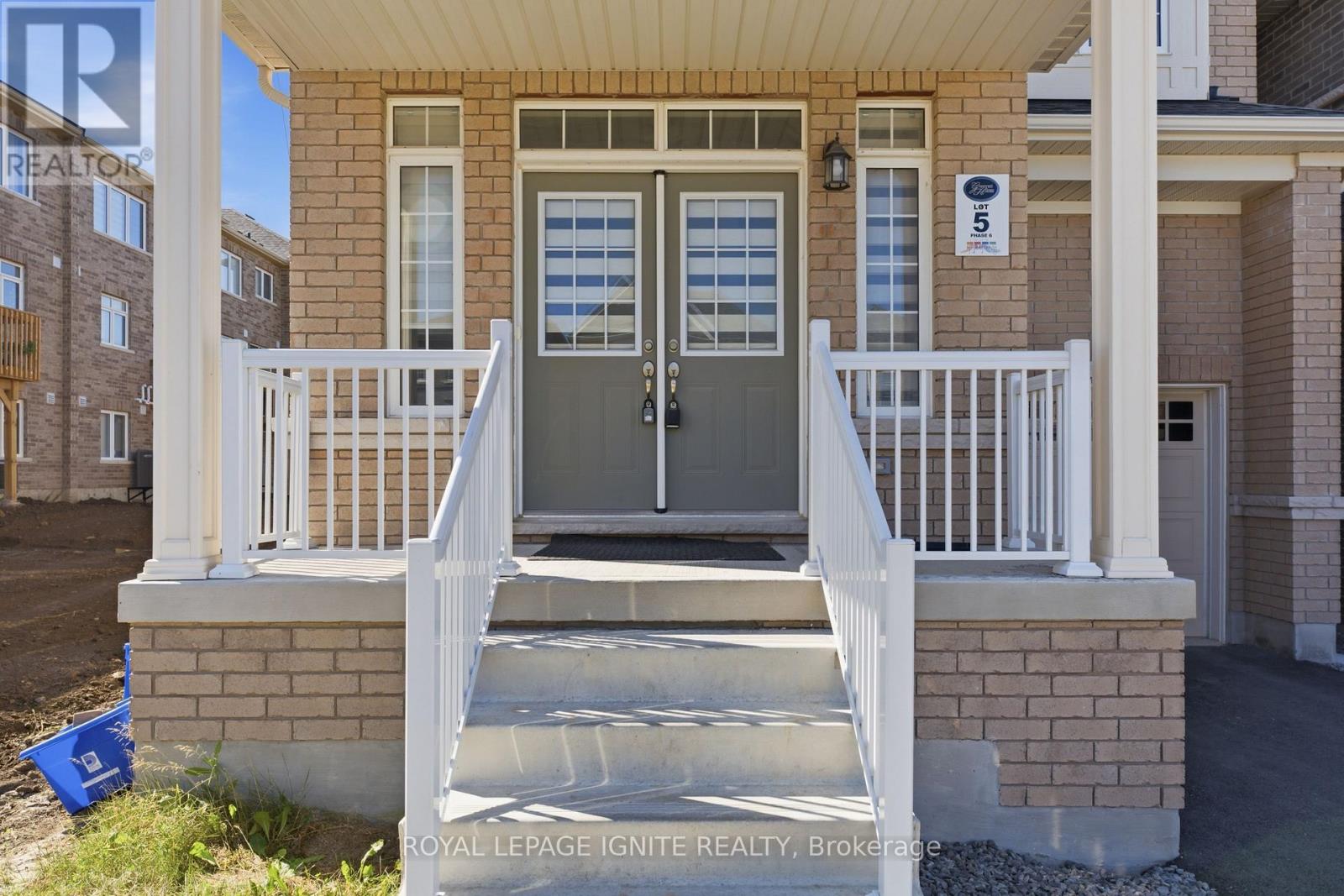 1052 Matthew Murray Crescent, Oshawa, Ontario  L1K 3G5 - Photo 3 - E13580664