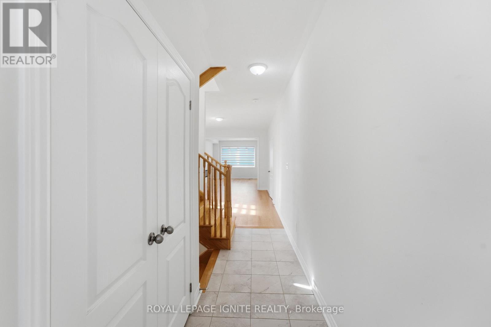 1052 Matthew Murray Crescent, Oshawa, Ontario  L1K 3G5 - Photo 8 - E13580664