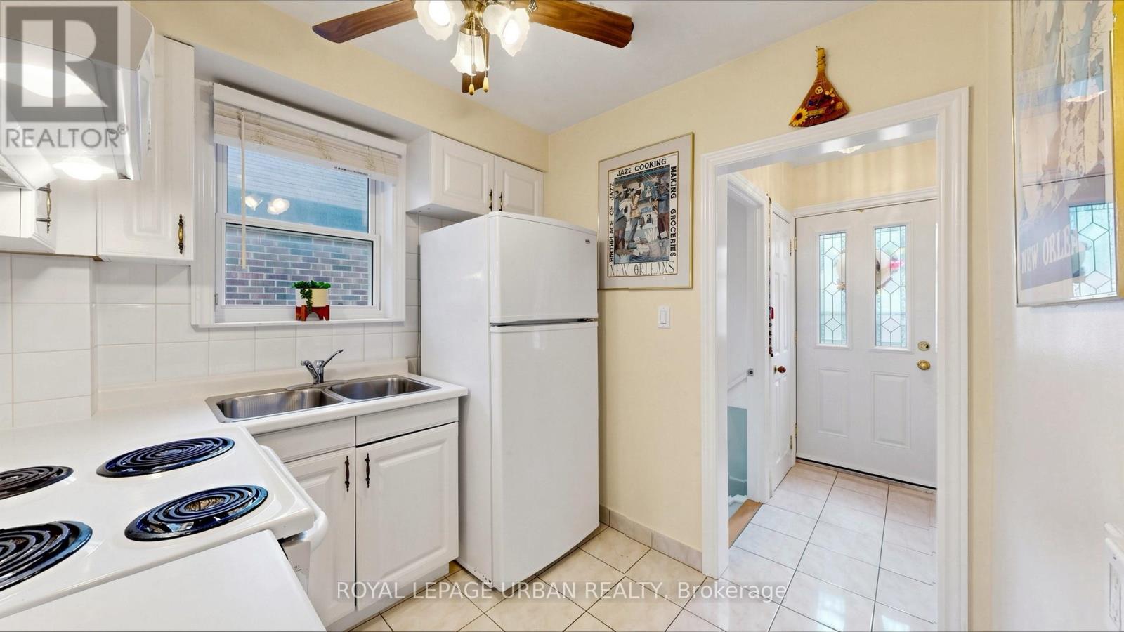 202 Virginia Avenue, Toronto, Ontario  M4C 2T7 - Photo 13 - E13582732