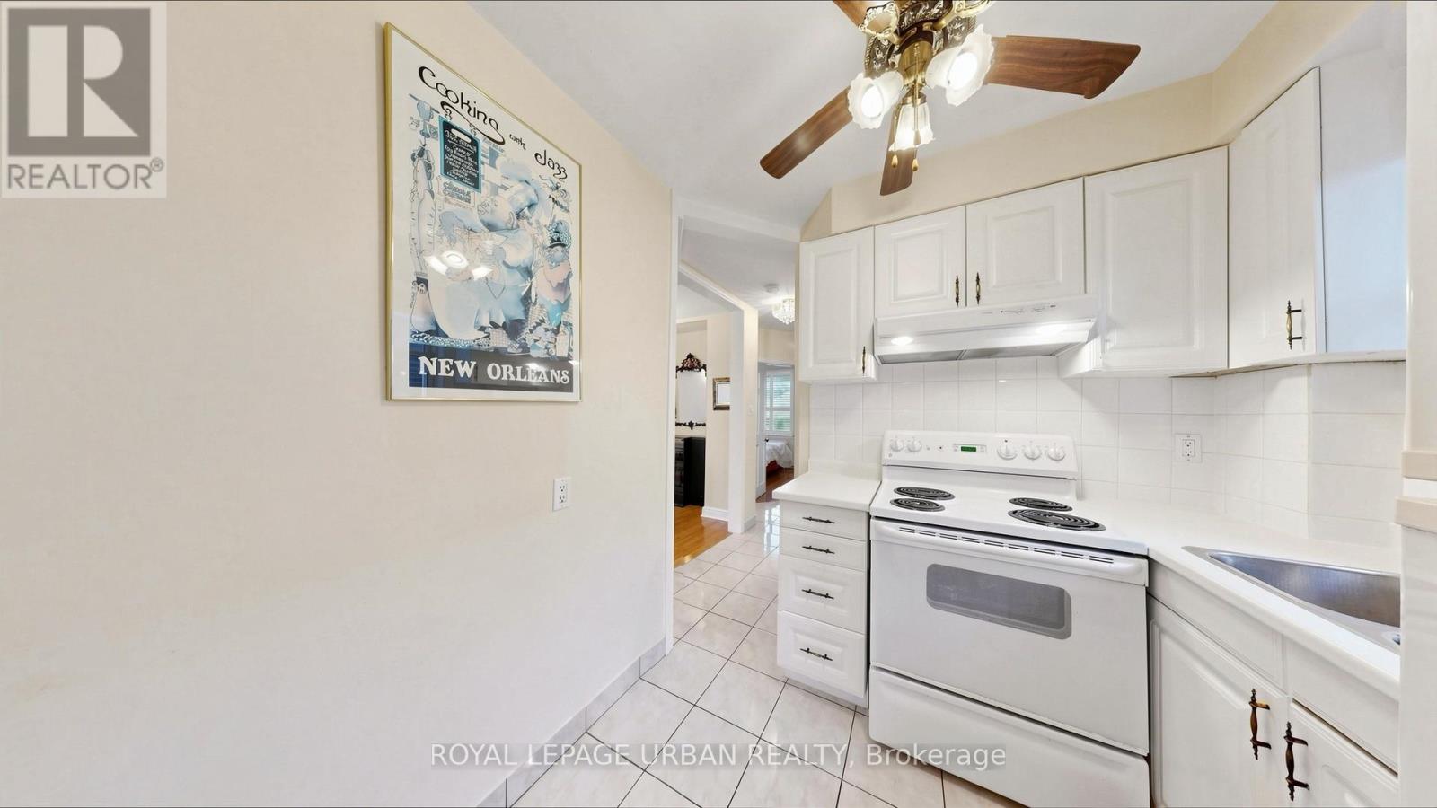 202 Virginia Avenue, Toronto, Ontario  M4C 2T7 - Photo 15 - E13582732