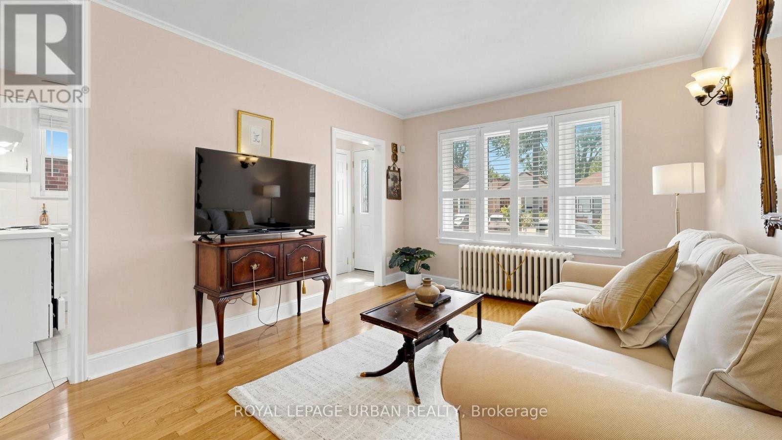 202 Virginia Avenue, Toronto, Ontario  M4C 2T7 - Photo 4 - E13582732