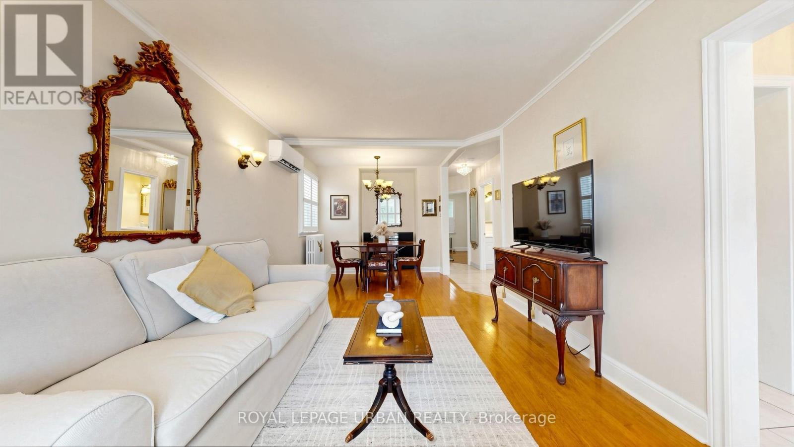 202 Virginia Avenue, Toronto, Ontario  M4C 2T7 - Photo 7 - E13582732