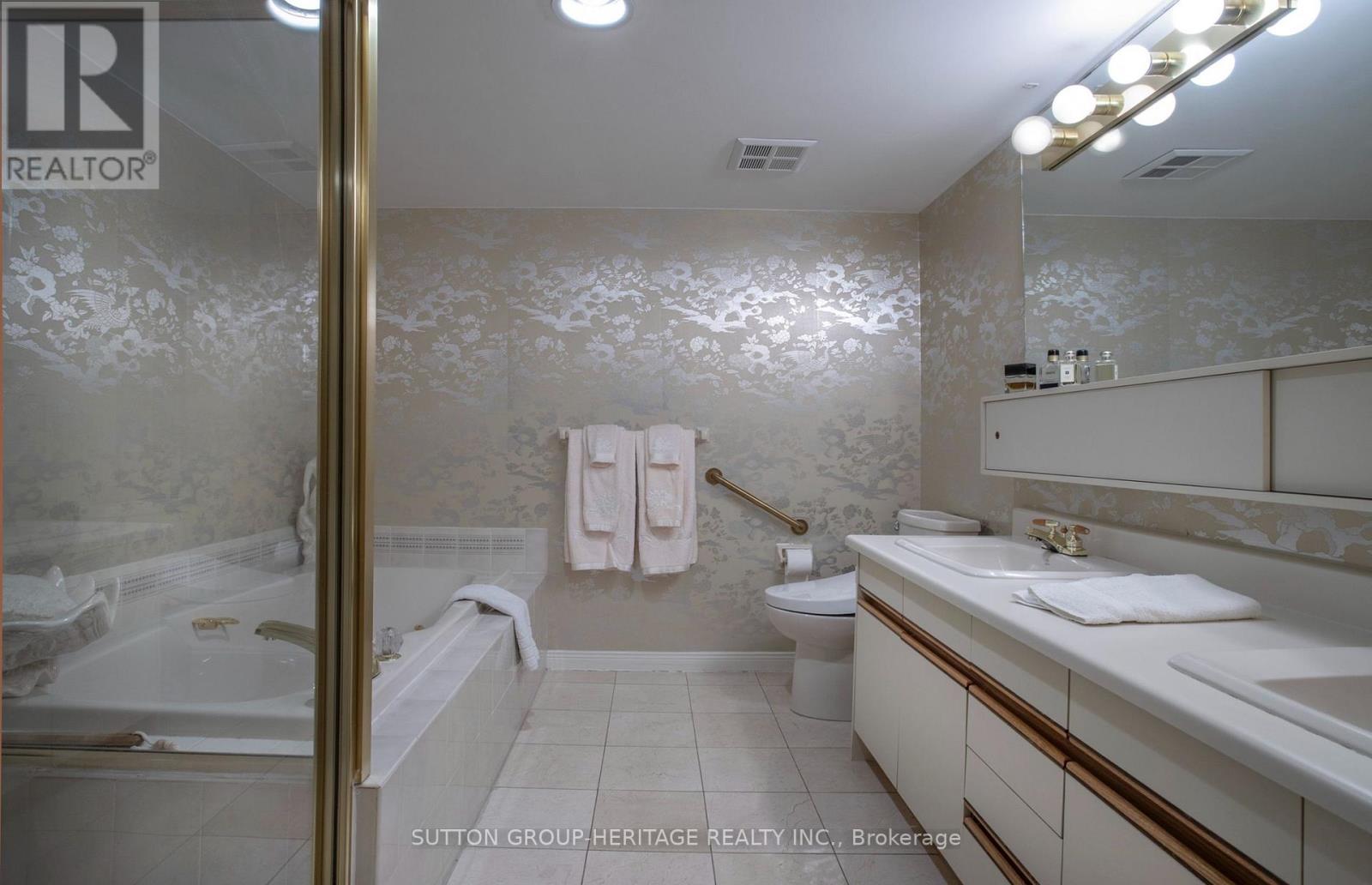 1202 - 900 Wilson Road N, Oshawa, Ontario L1G 7T2 - Photo 31 - E13582768