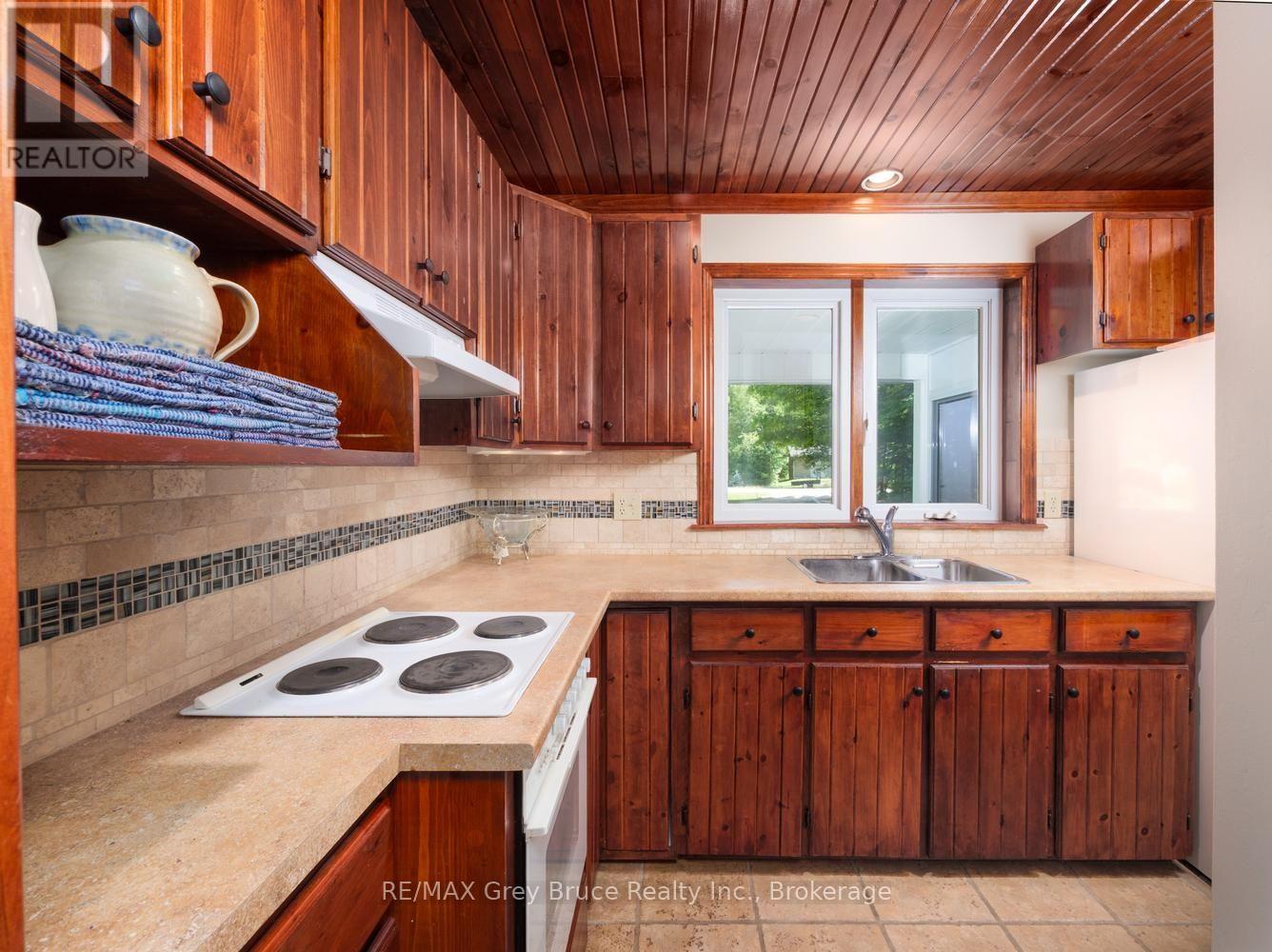 30 Riverside Place, South Bruce Peninsula, Ontario  N0H 2G0 - Photo 18 - X13582076